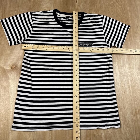 Weezer Mens Black& White Striped Short Sleeve T-Shirt Size Small - Picture 3 of 5